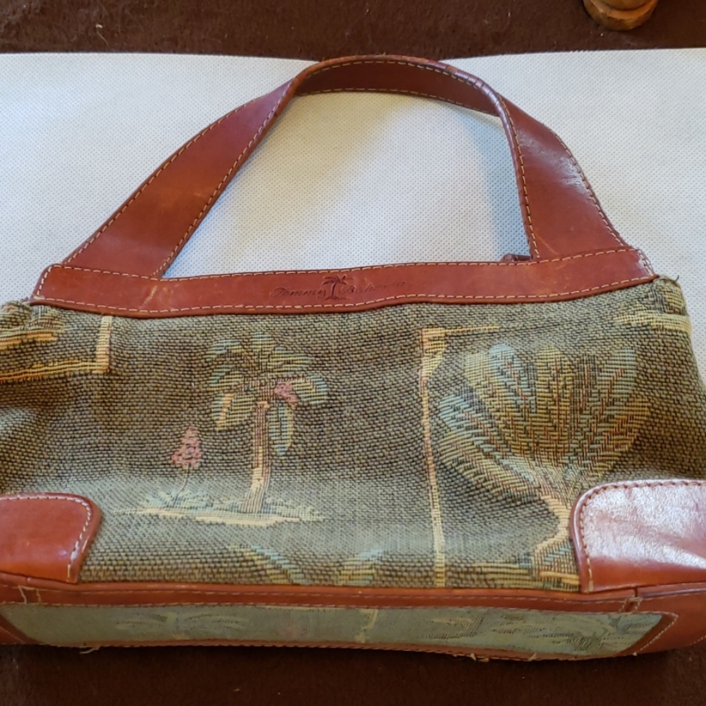 Vintage Tommy Bahama sm purse